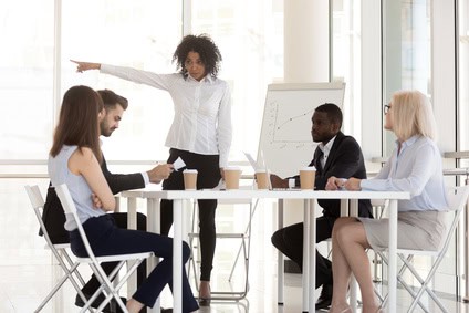 Konflikt und Kündigung