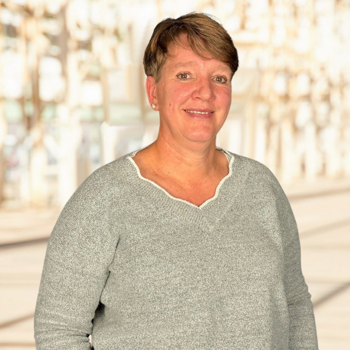 Claudia Katzenmeier rocks the office with confidence and takes care of your questions and requests